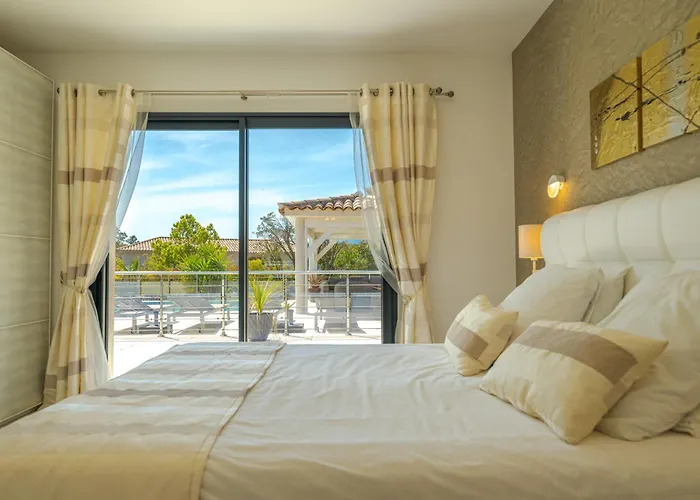 Villa Les Arbousiers - Piscine Chauffee Securisee - 210M2 - 4 Suites