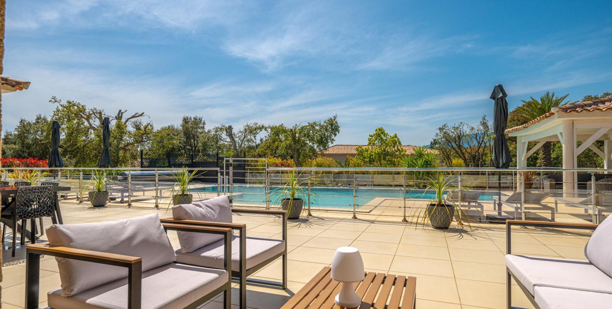 Les Arbousiers - Piscine Chauffee Securisee - 210m2 - 4 *